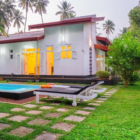Villa Tropical Oasis บาลาปิตียา ภายนอก รูปภาพ