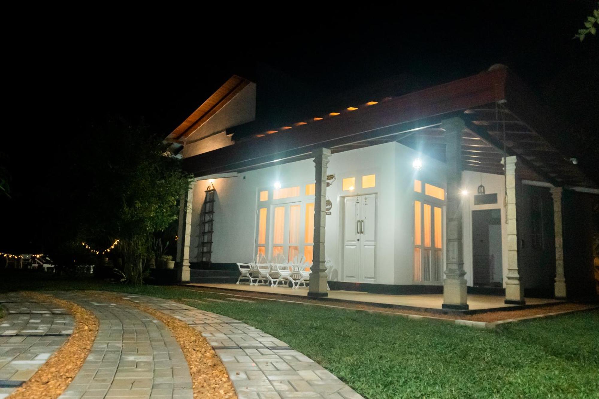 Villa Tropical Oasis บาลาปิตียา ภายนอก รูปภาพ