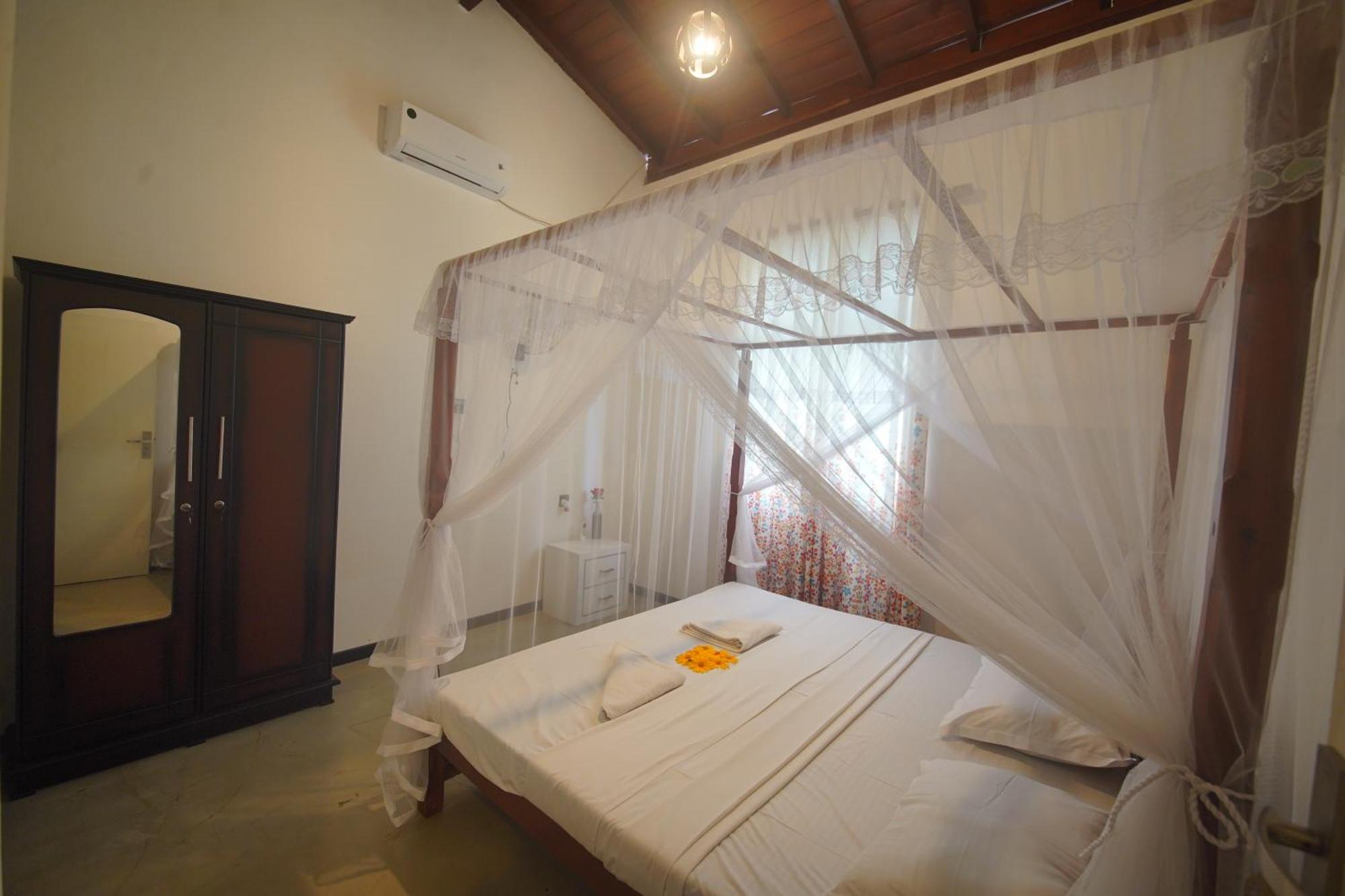 Villa Tropical Oasis บาลาปิตียา ภายนอก รูปภาพ